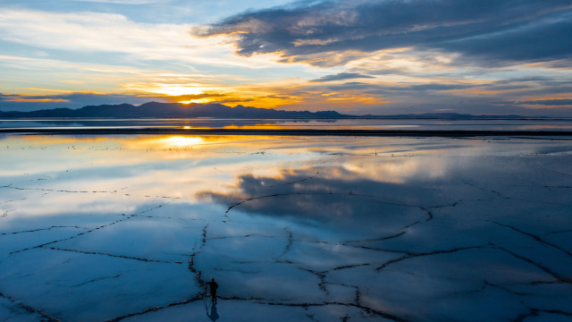 Ocean mountain sunset clouds horizon free wallpaper for desktop - medium preview image