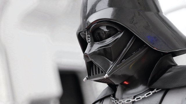 Star wars helmet chain greyscale free wallpaper for desktop - medium preview image