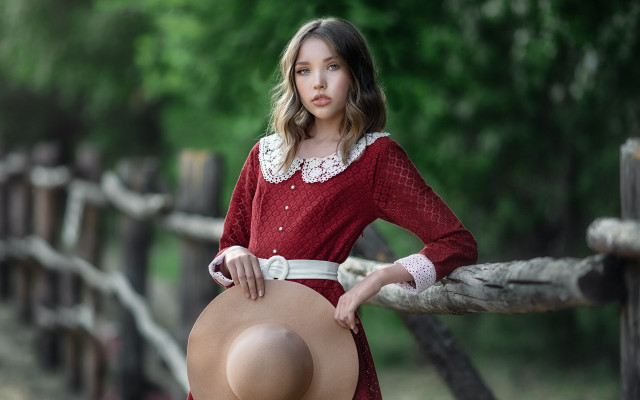 Woman red dress brown hat free wallpaper for desktop - medium preview image