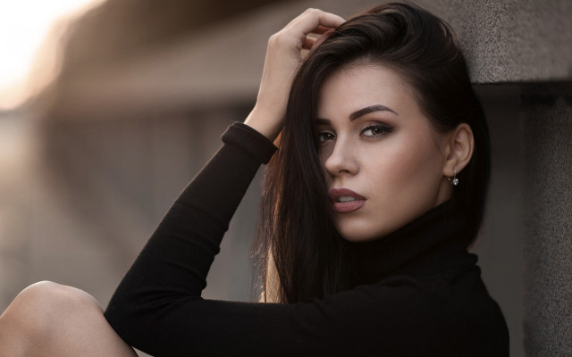 Woman longhair wall hand on free wallpaper for desktop - medium preview image