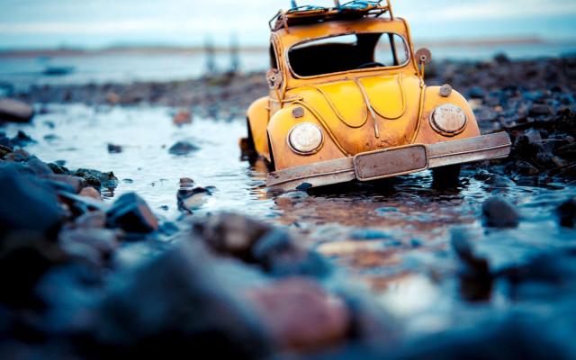 Yellow car water beach surfboard free wallpaper for desktop - medium preview image
