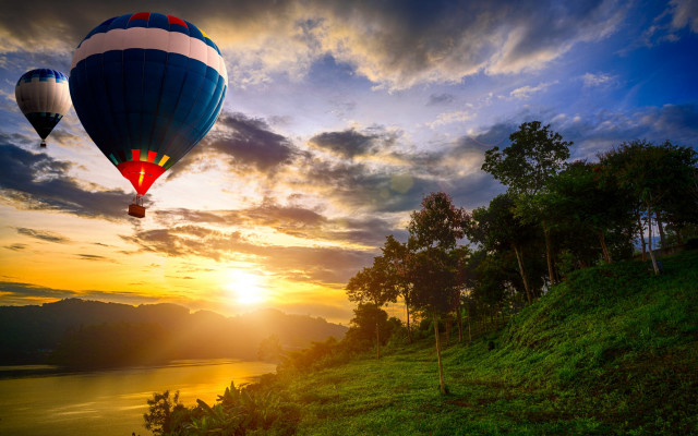 Hot air balloon sunset cloudy free wallpaper for desktop - medium preview image