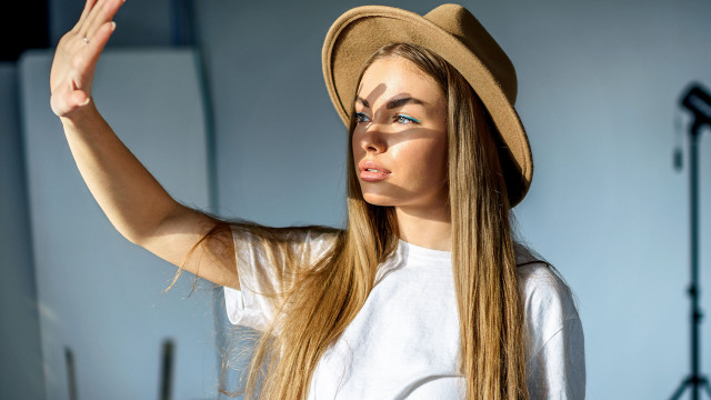 Woman hat longhair makeup blonde free wallpaper for desktop - medium preview image