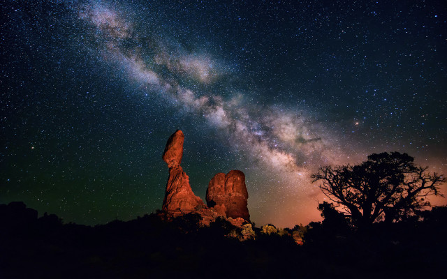 Night sky stars rock formation free wallpaper for desktop - medium preview image