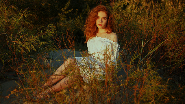 Elina karimova autumn field portrait free wallpaper for desktop - medium preview image