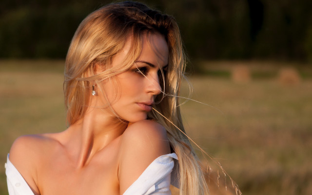 Woman longhair field blur portrait free wallpaper for desktop - medium preview image