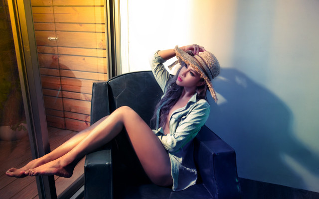 Woman sitting bronze sculpture fashion free wallpaper for desktop - medium preview image