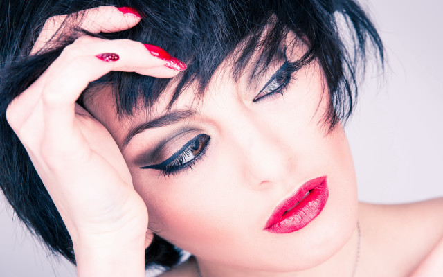 Gothic portrait woman redlipstick blackhair free wallpaper for desktop - medium preview image