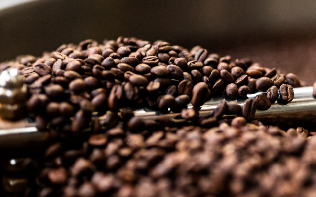 Coffee beans spoon bokeh shallow free wallpaper for desktop - medium preview image