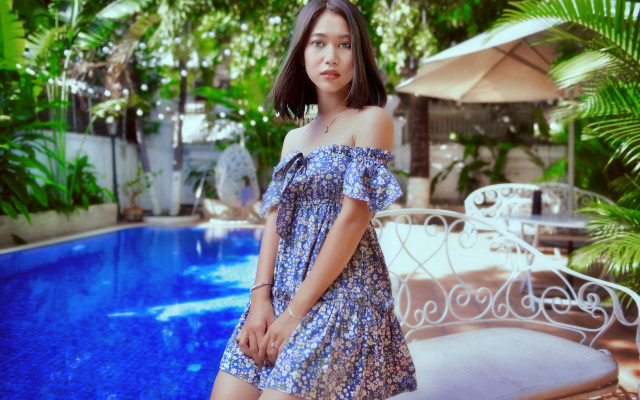 Woman pool dress sandals floral free wallpaper for desktop - medium preview image