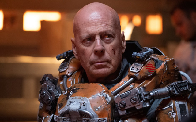 Man suit metal arm helmet free wallpaper for desktop - medium preview image