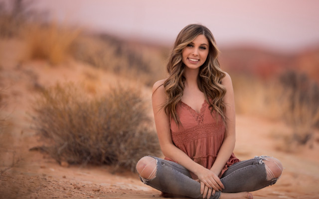 Desert sitting woman blurry beach free wallpaper for desktop - medium preview image