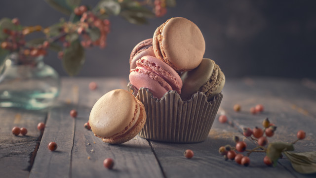 Cupcake pink frosting cookies table free wallpaper for desktop - medium preview image