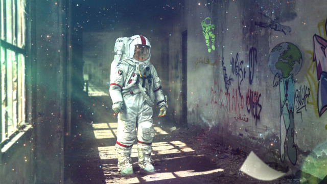 Astronaut graffiti hallway night moon free wallpaper for desktop - medium preview image