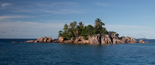 Small island palm trees ocean #20 free wallpaper for desktop - medium preview image