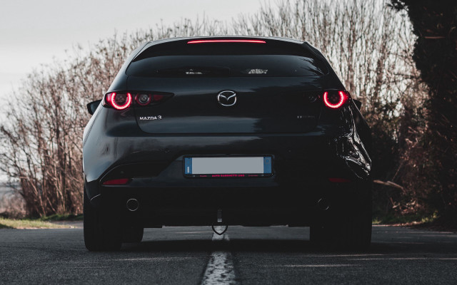 Black car road night 3d free wallpaper for desktop - medium preview image