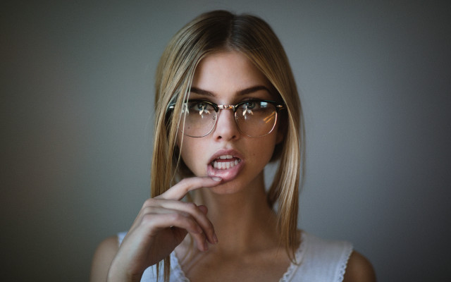 Woman glasses funny face polaroid free wallpaper for desktop - medium preview image
