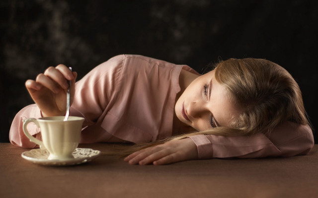 Little girl coffee spoon black free wallpaper for desktop - medium preview image