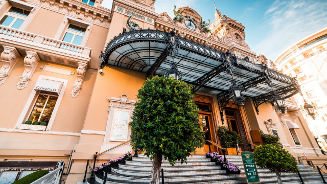 Canopy stairs rococo architecture cityscape free wallpaper for desktop - medium preview image