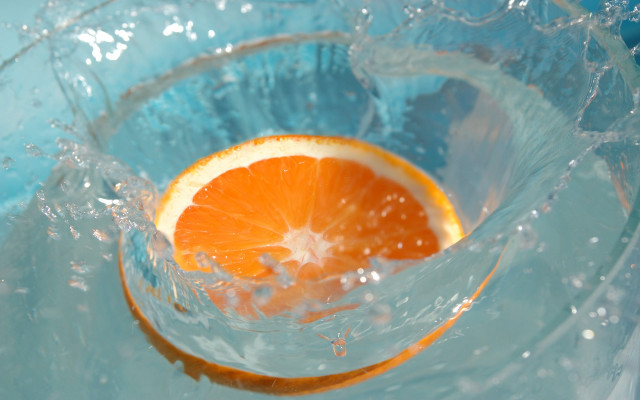 Orange bowl water splash slice free wallpaper for desktop - medium preview image