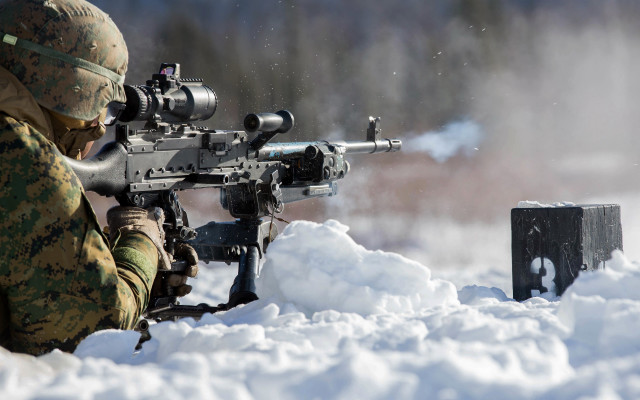 Soldier snow machinegun clouds smoke free wallpaper for desktop - medium preview image
