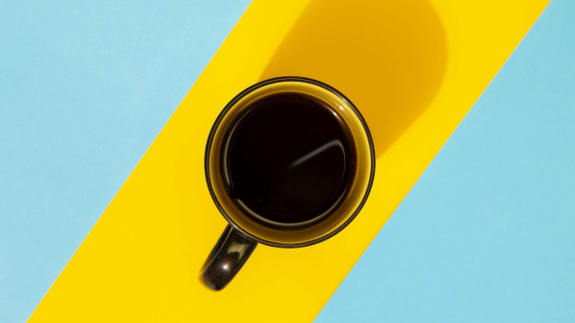 Coffee cup yellow blue tablecloth free wallpaper for desktop - medium preview image