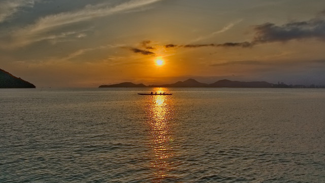 Sunset mountain boat water cityscape free wallpaper for desktop - medium preview image