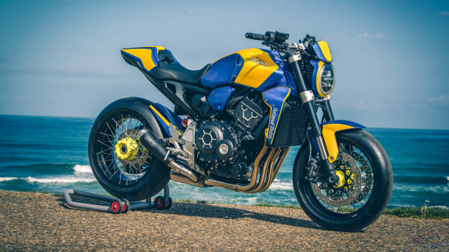 Blue yellow motorcycle beach ocean free wallpaper for desktop - medium preview image