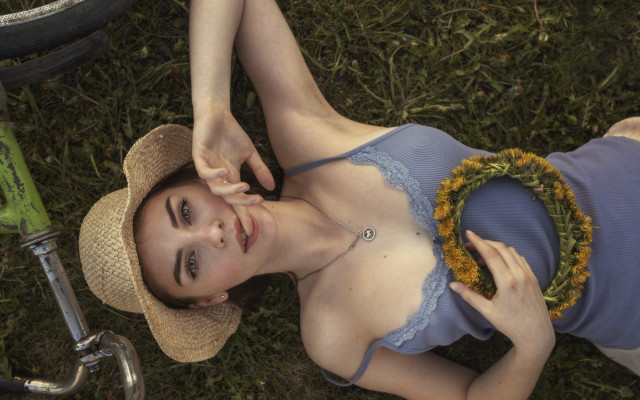 Woman blue top grass hat free wallpaper for desktop - medium preview image