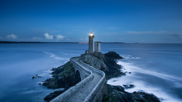 Lighthouse rockycliff fullmoon tiltshift radiantlight free wallpaper for desktop - medium preview image