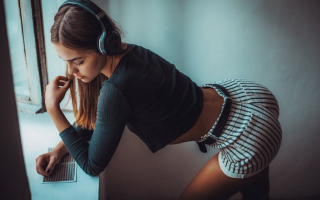 Woman leaning headphones laptop serious free wallpaper for desktop - medium preview image
