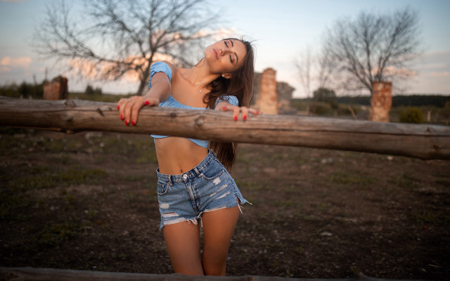 Woman leaning fence smiling autumn free wallpaper for desktop - medium preview image