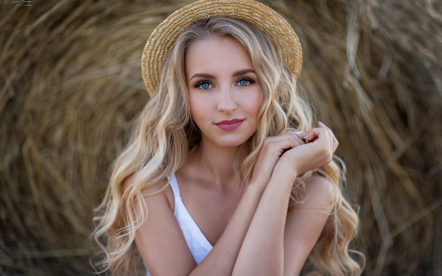 Eszter mattioni hayfield portrait blonde free wallpaper for desktop - medium preview image