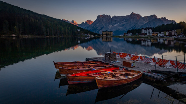Boats lake mountain sunset architecture free wallpaper for desktop - medium preview image