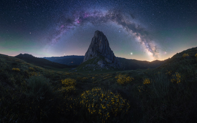 Mountain night sky stars milkyway free wallpaper for desktop - medium preview image