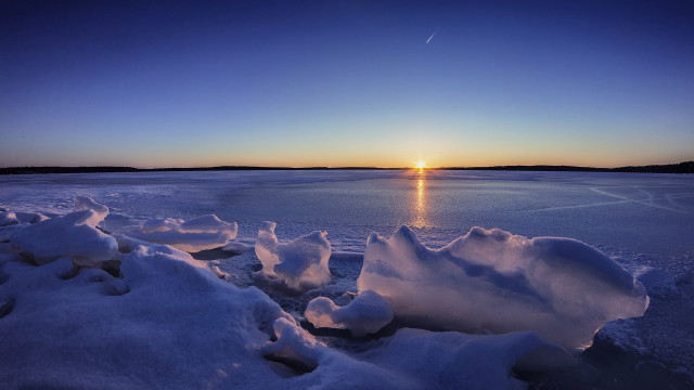 Sunset frozen lake ice water free wallpaper for desktop - medium preview image