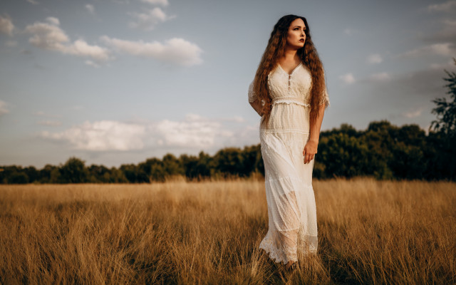 Woman white dress field tallgrass free wallpaper for desktop - medium preview image