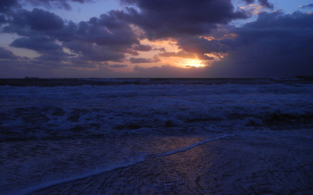 Sunset ocean waves cloudy sky free wallpaper for desktop - medium preview image