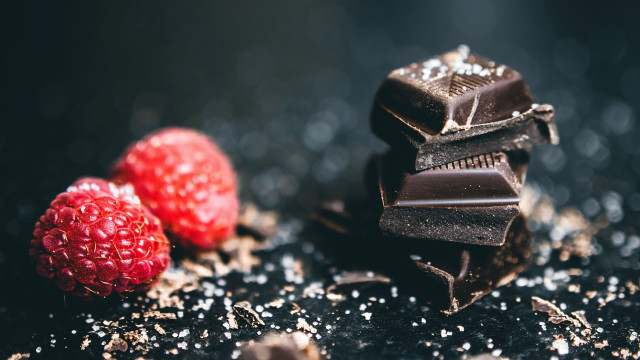 Chocolate raspberries still life food free wallpaper for desktop - medium preview image