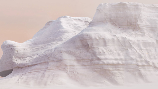 Snowboarder jumping snowy mountain pink free wallpaper for desktop - medium preview image