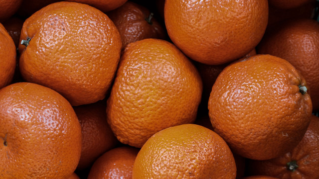 Oranges pile table white background free wallpaper for desktop - medium preview image