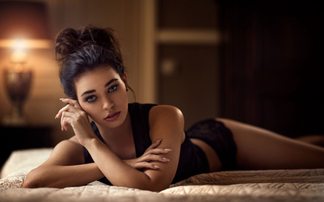 Seductive portrait blackhair browneyes laying free wallpaper for desktop - medium preview image