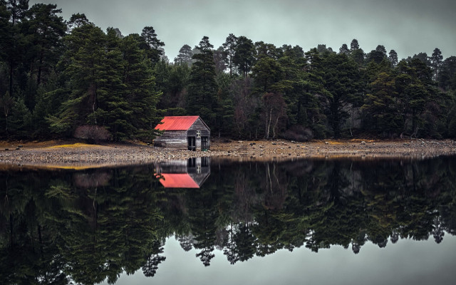 Small cabin lake reflection red free wallpaper for desktop - medium preview image