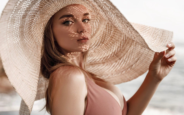 Beach woman hat wind sun free wallpaper for desktop - medium preview image