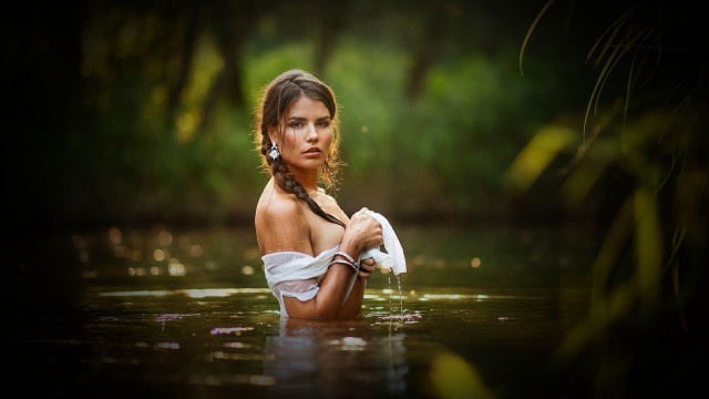 Woman white dress water frisbee free wallpaper for desktop - medium preview image