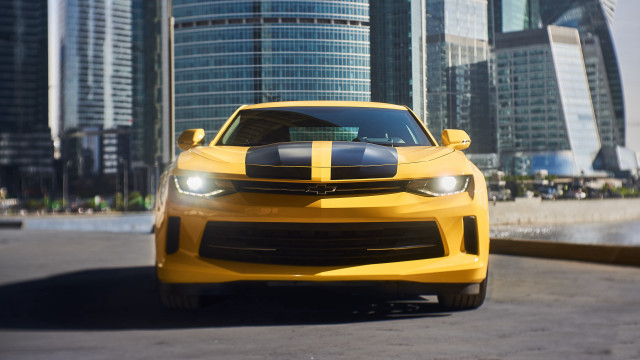 Yellow car black stripe city free wallpaper for desktop - medium preview image