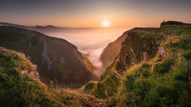 Mountain top valley fog sunset free wallpaper for desktop - medium preview image