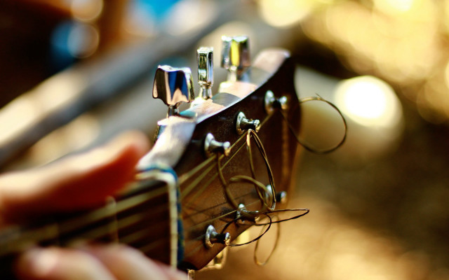 Guitar player strings ashbaugh bokeh free wallpaper for desktop - medium preview image