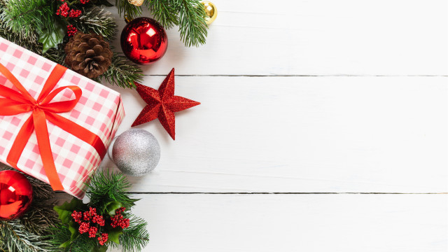 Christmas present red bow star free wallpaper for desktop - medium preview image