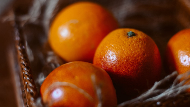Basket oranges tabletop stilllife postminimalism free wallpaper for desktop - medium preview image